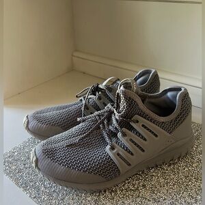 Boys Adidas Ortholite Size 5